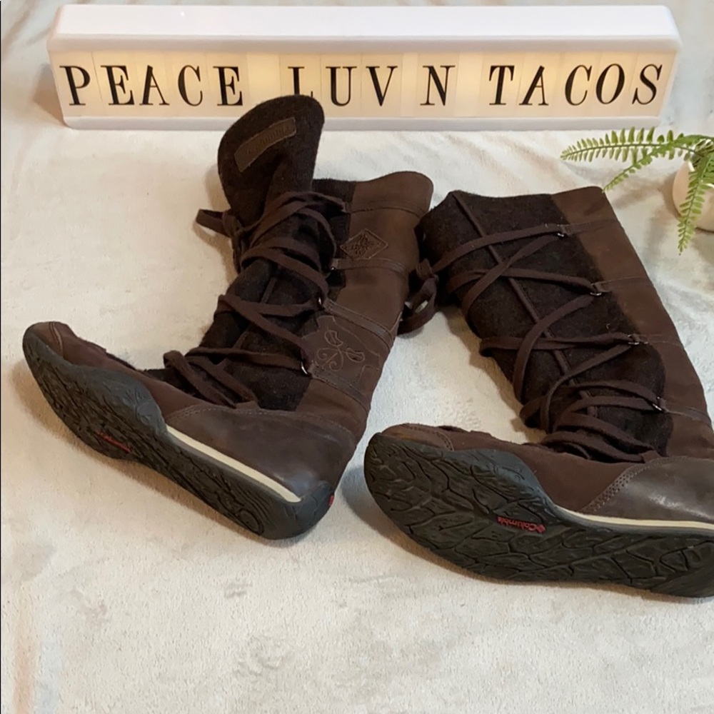 Columbia lace up boots in great condition